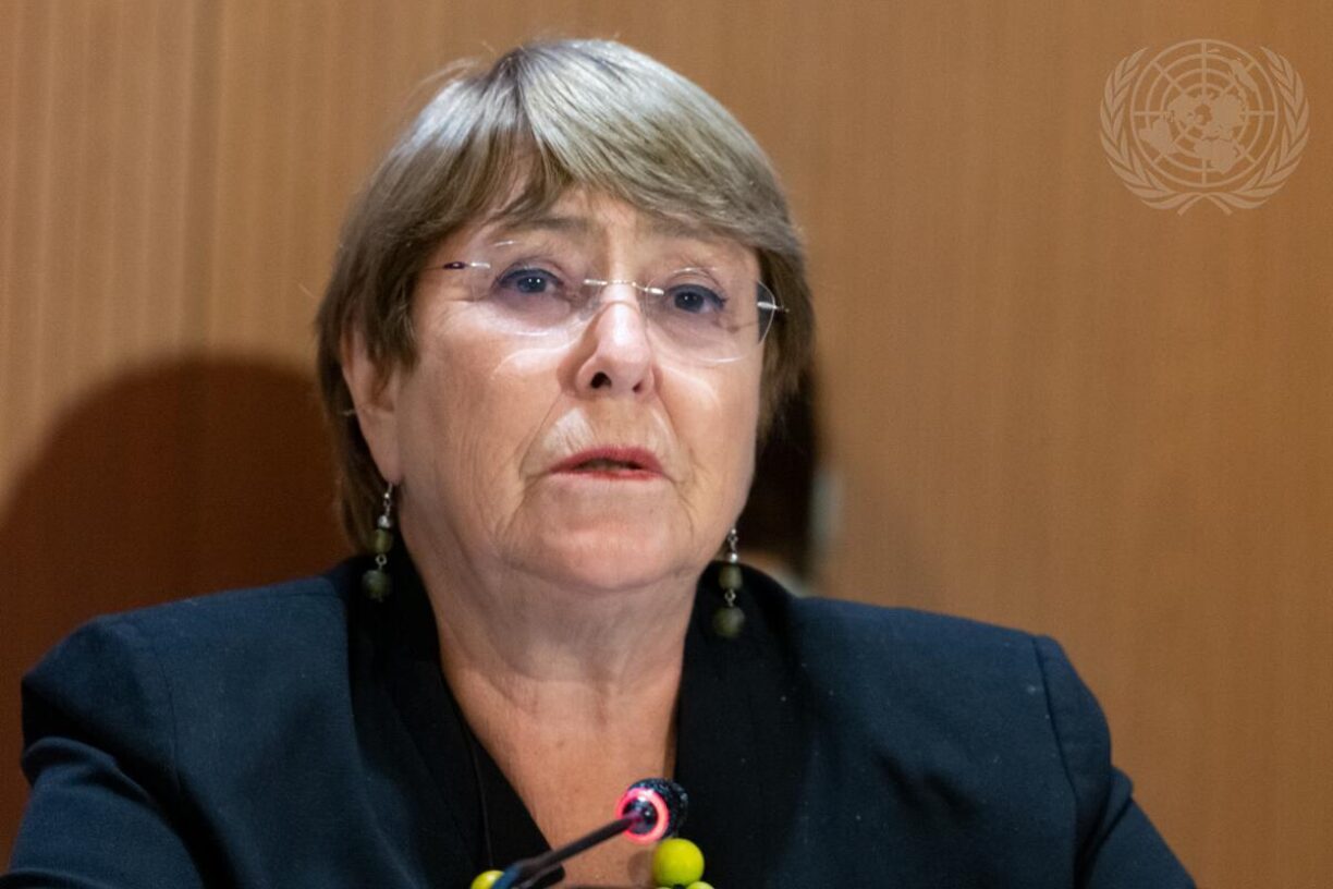 FNs høykommissær for menneskerettigheter Michelle Bachelet har besøkt Kina. Her er hun fotografert under et møte om menneskerettigheter tidligere i år. FNs høykommissær for menneskerettigheter (OHCHR) har besøkt Kina. Det er første gang på 17 år at OHCHR har besøkt landet. OHCHR har ingen tilstedeværelse i Kina og har få muligheter til å kontrollere menneskerettighetsbrudd i landet utenom på slike besøk. Foto: UN Photo/Jean Marc Ferre